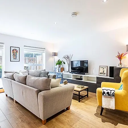 Beautiful Open Plan Garden Flat Apartment